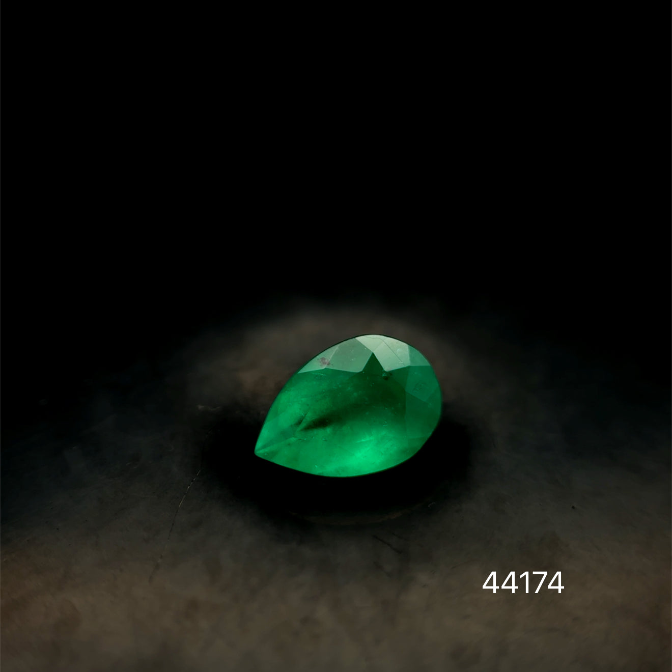 ESMERALDA CDTEC  PERA 0.55 CTS 6.72 X 4.62 MM