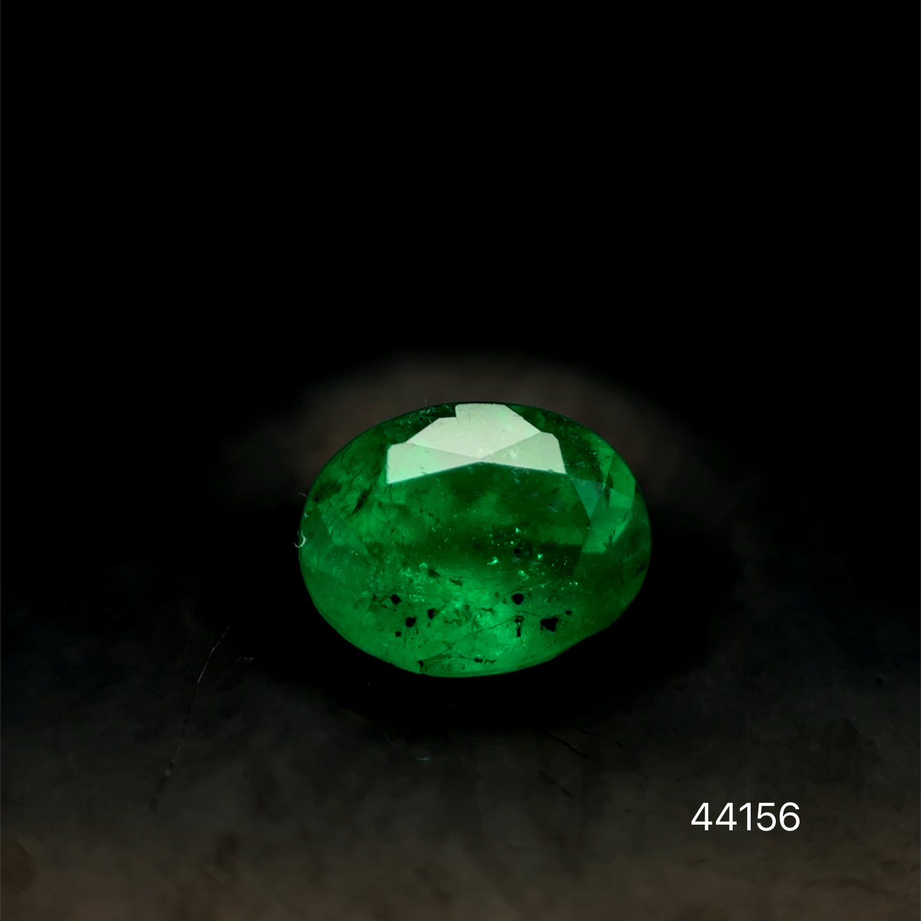ESMERALDA CDTEC  OVAL  0.79  CTS 7.84 6.82 X 5.34 MM