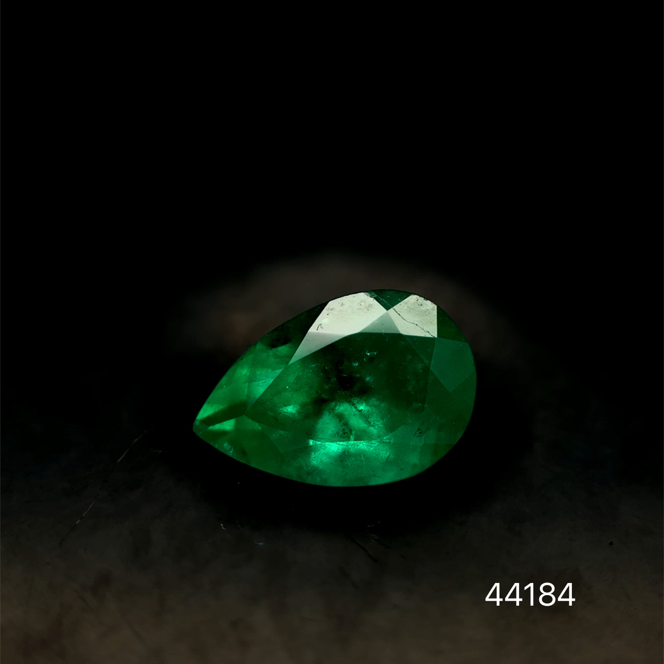 ESMERALDA PERA  CDTEC  0.79  CTS 7.67 X 5.11  MM