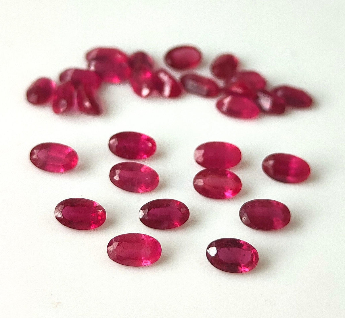RUBI INDIA  CORTE OVAL 6X4 , 5 X7 , 6 X 8 , 5 X 4 MM
