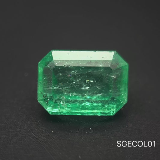 ESMERALDA NATURAL COLOMBIANA +AAA  2.01 CTS 8.6 X 6.2 X 4.5 MM